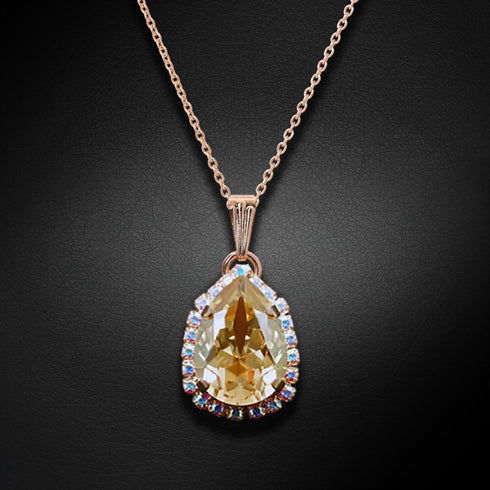 Pakabukas "Debesų Lašas III (Auksinė Šešėlis)" su Swarovski™ kristalais